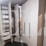 Встраиваемый угловой шкаф в классическом стиле цвета Бежевый / Бежевый, Зеркало (6 дверей) Фото 2