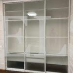 Встраиваемый шкаф цвета Белый / стекло матовое (3 двери) Фото 4