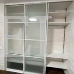 Встраиваемый шкаф цвета Белый / стекло матовое (3 двери) Фото 2