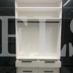 Встраиваемый угловой шкаф в стиле минимализм цвета Белый / Стекло осветленное (5 дверей) Фото 1