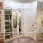 Встраиваемый угловой шкаф в классическом стиле цвета Белый базовый / Белый софт, Зеркало (5 дверей) Фото 2