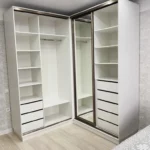 Встраиваемый угловой шкаф цвета Белый / Белый глянец, Зеркало (4 двери) Фото 1