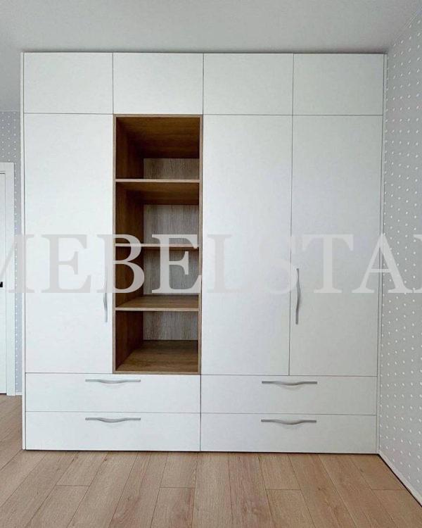 Шкаф в спальню в классическом стиле цвета Белый, Дуб баррик темный / Белый (4 двери)